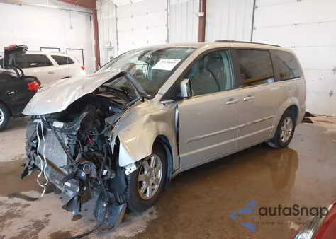 2011 Chrysler Town & Country Touring z USA, uszkodzony, nr VIN 2A4RR5DG6BR716177